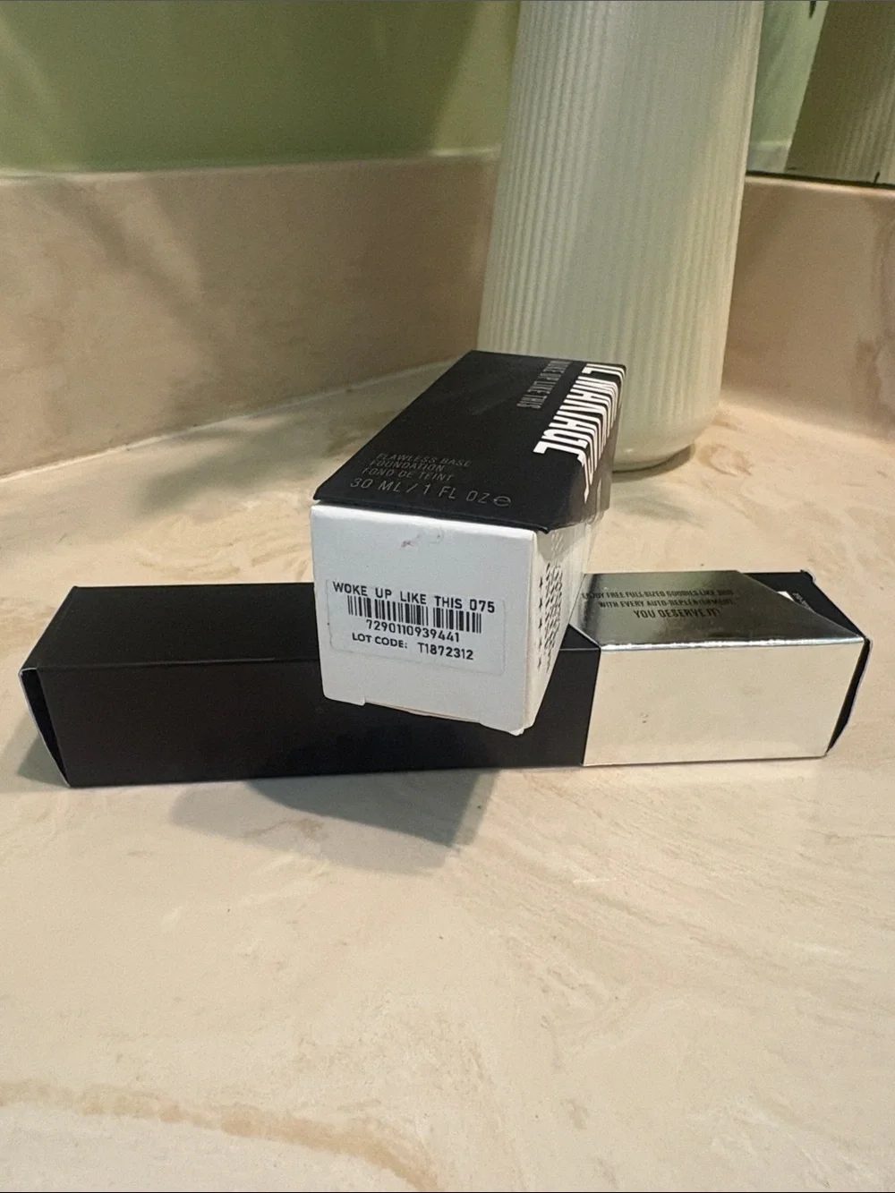 NWT shade #75 Natural Matte Il' Makiage Flawless Base with Foundation Brush